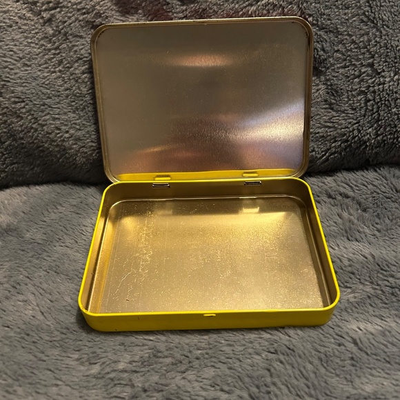 Vintage Chiclets Gum Advertising Tin Featuring Iconic Slogan Really Delightful - Picture 7 of 7